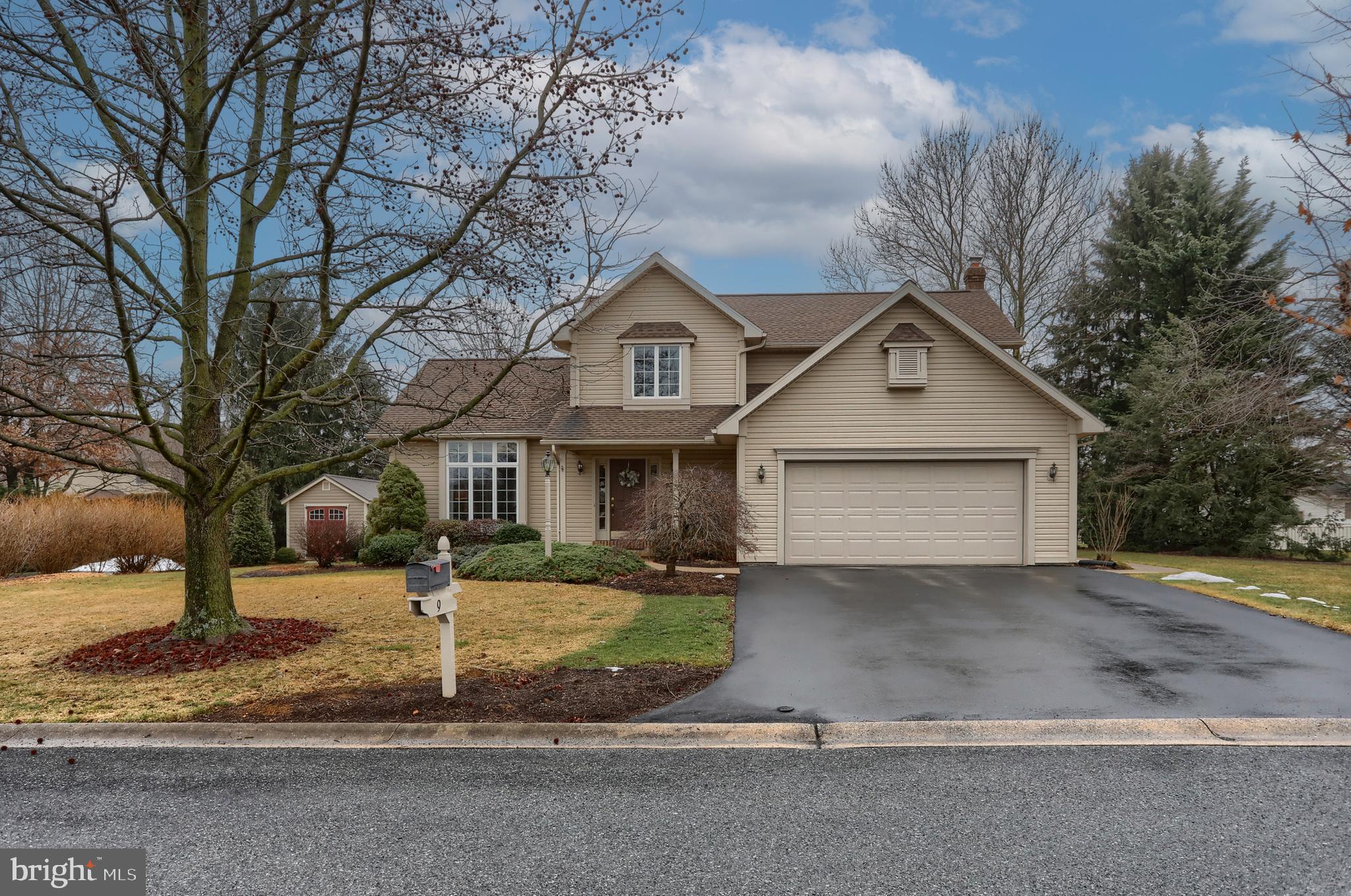 SOUTHGATE MANOR - Residential