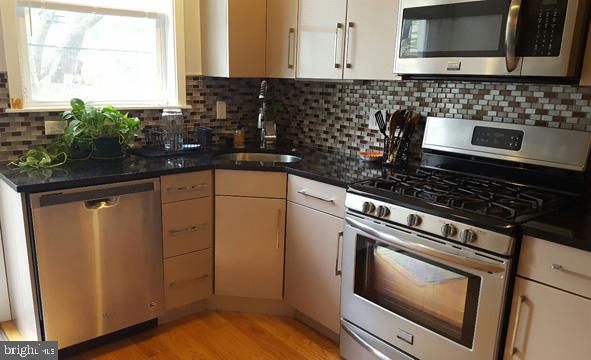 POINT BREEZE - Residential Lease