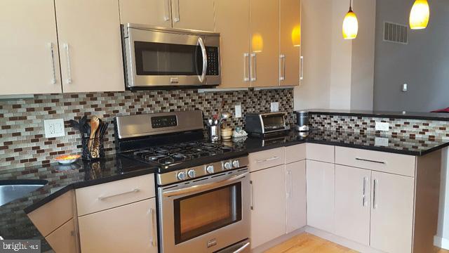 POINT BREEZE - Residential Lease