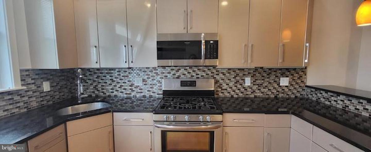 POINT BREEZE - Residential Lease