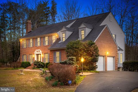 Photo of 11531 Mamie Lane, FAIRFAX STATION, VA 22039 (MLS # VAFX2292318)