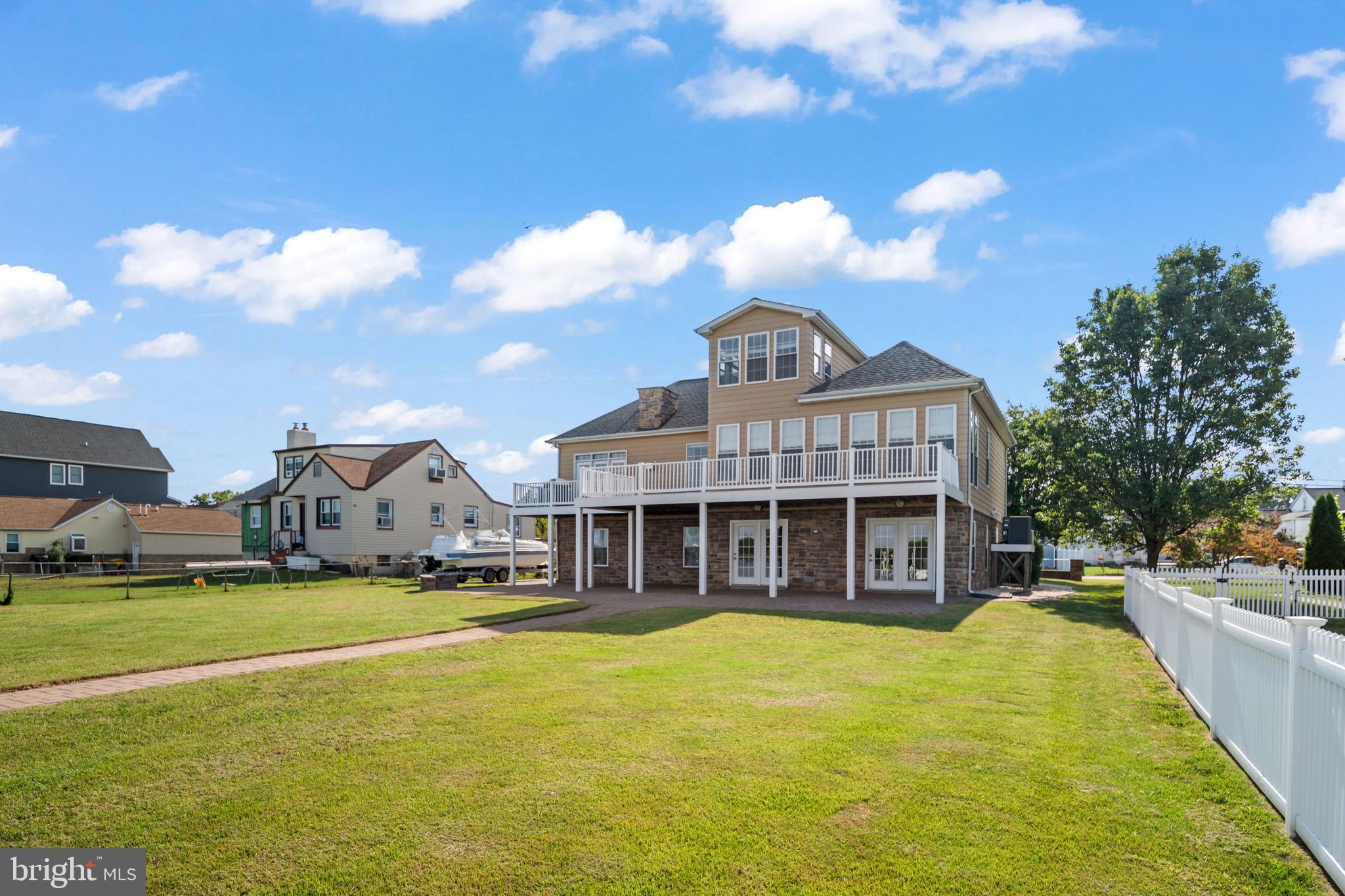 LYNCH POINT - Residential