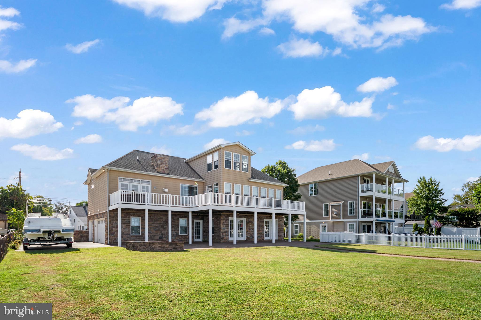 LYNCH POINT - Residential