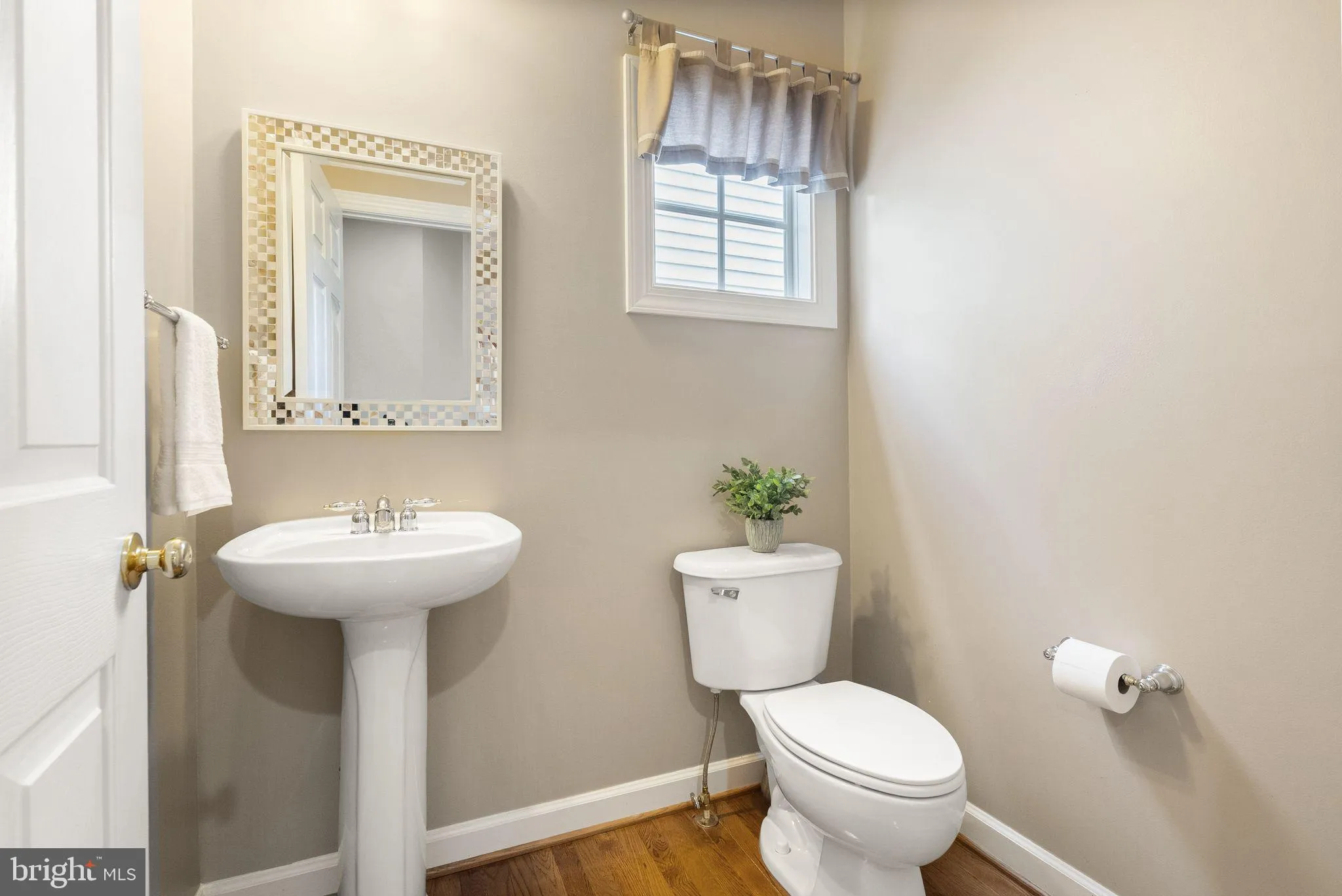 Gainesville, Virginia 20155, United States, 4 Bedrooms Bedrooms, ,5 BathroomsBathrooms,Residential,Active,109098