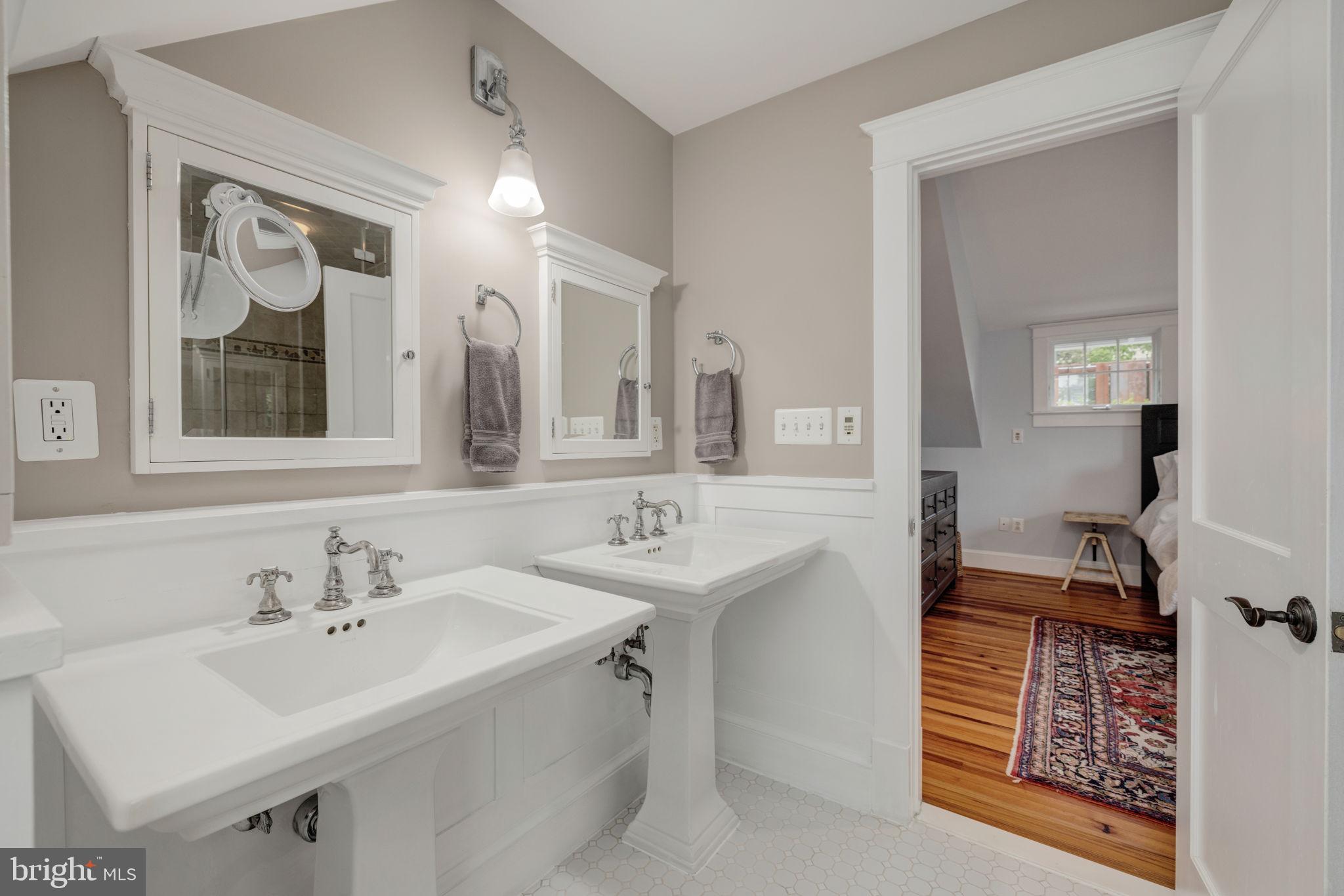 LYON VILLAGE - Residential