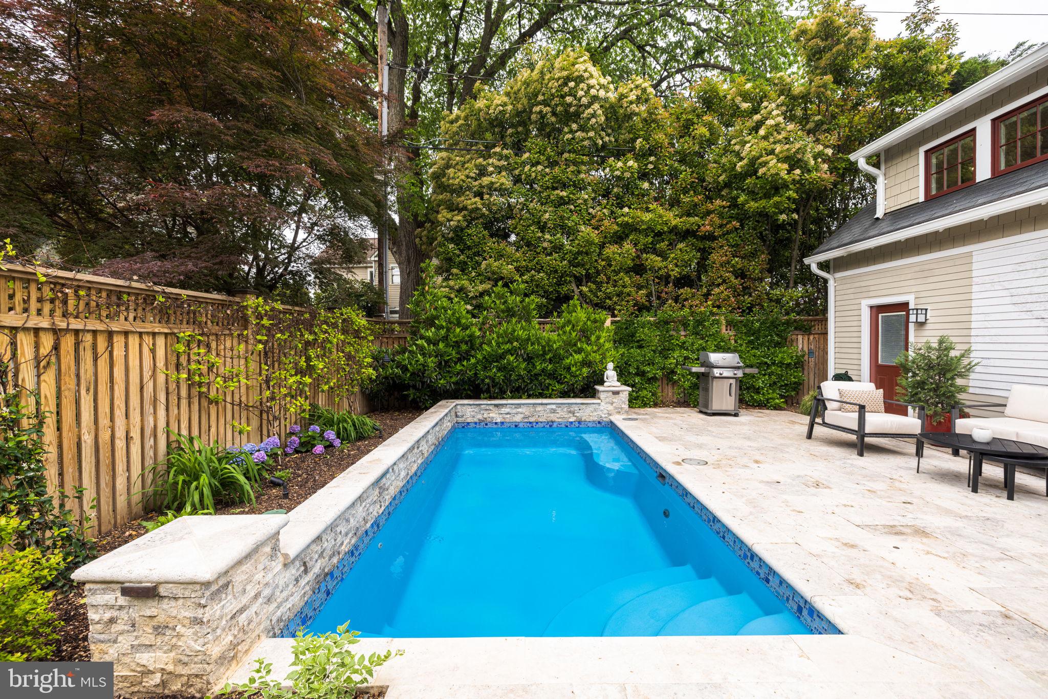 LYON VILLAGE - Residential