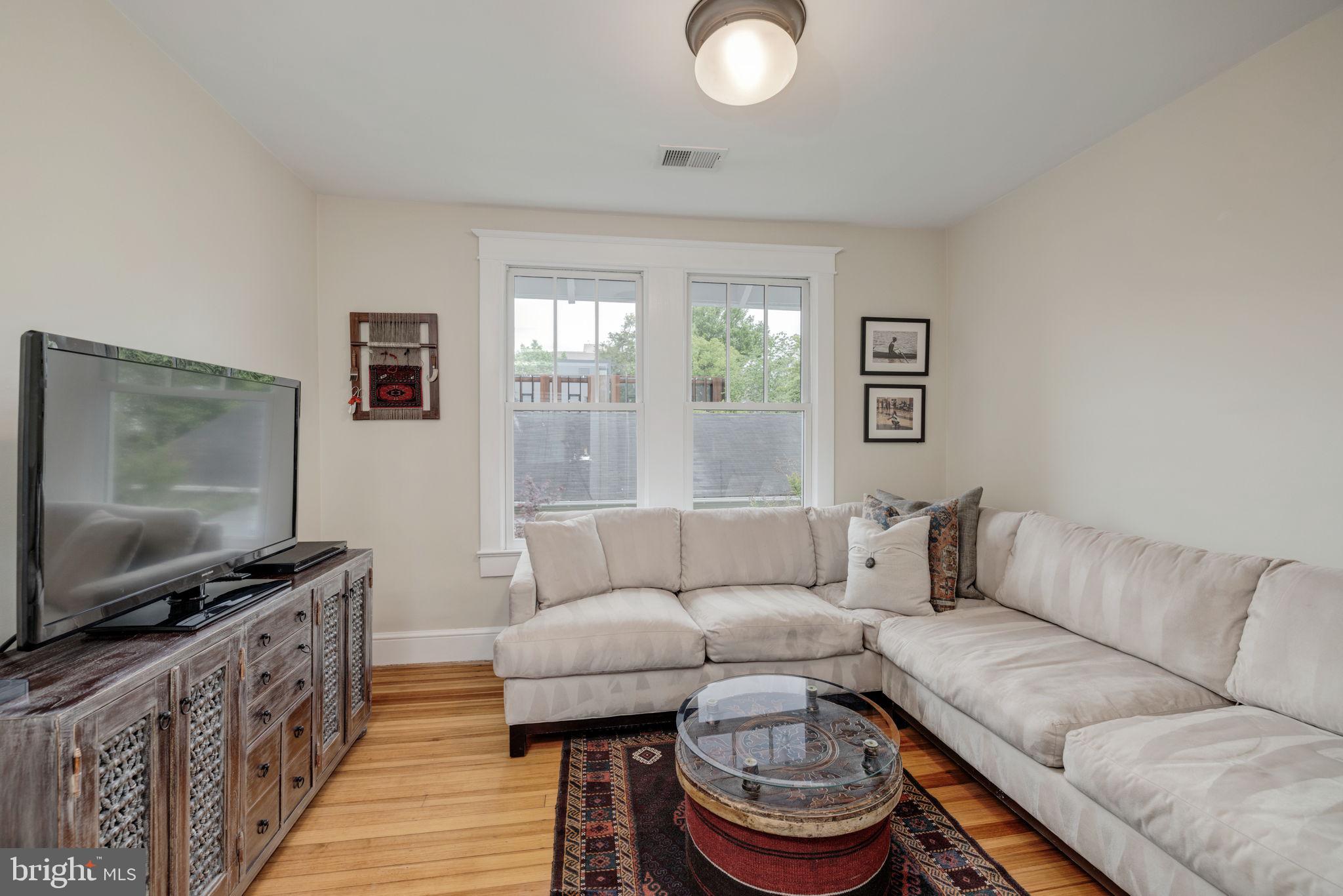 LYON VILLAGE - Residential