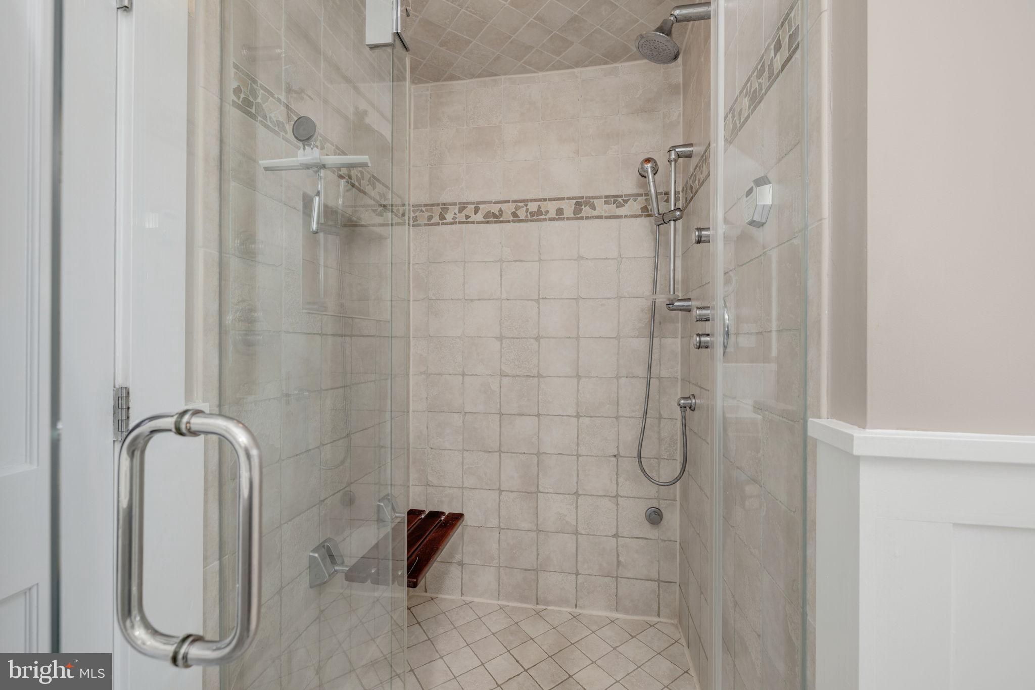 LYON VILLAGE - Residential