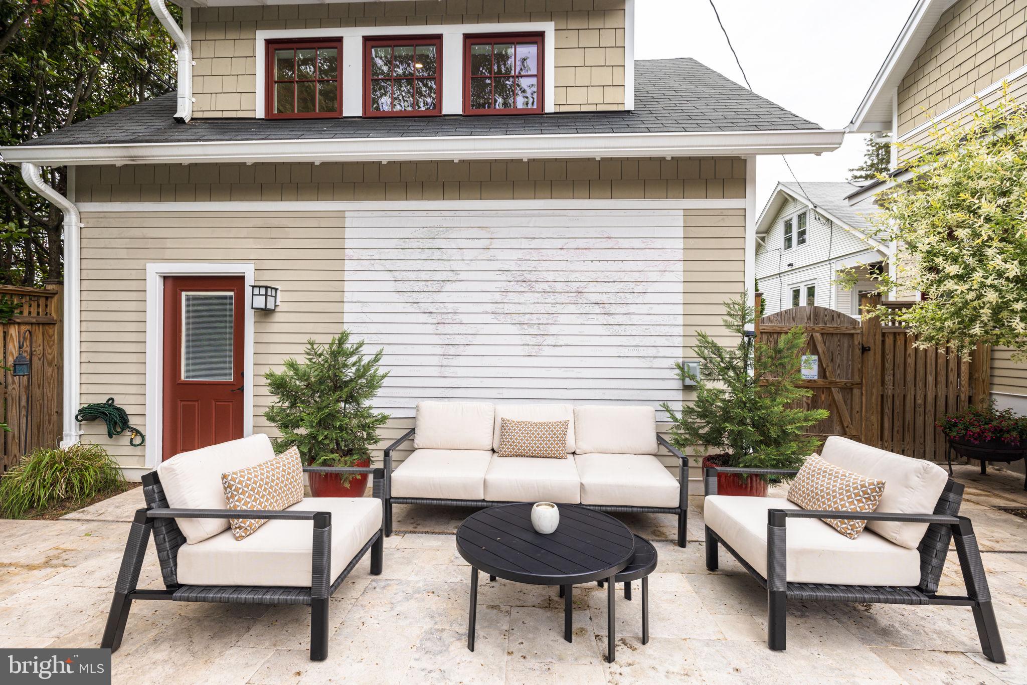 LYON VILLAGE - Residential