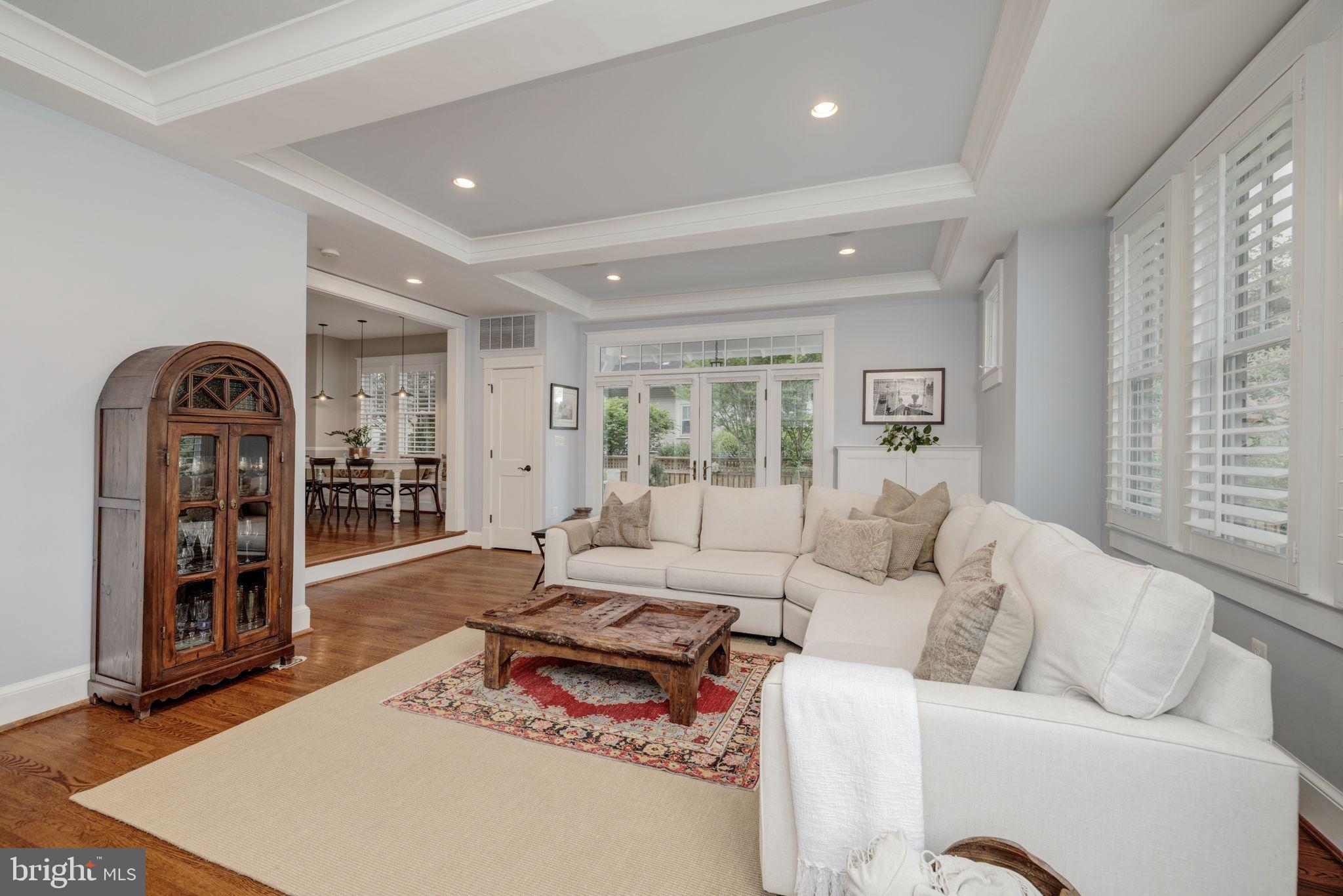 LYON VILLAGE - Residential