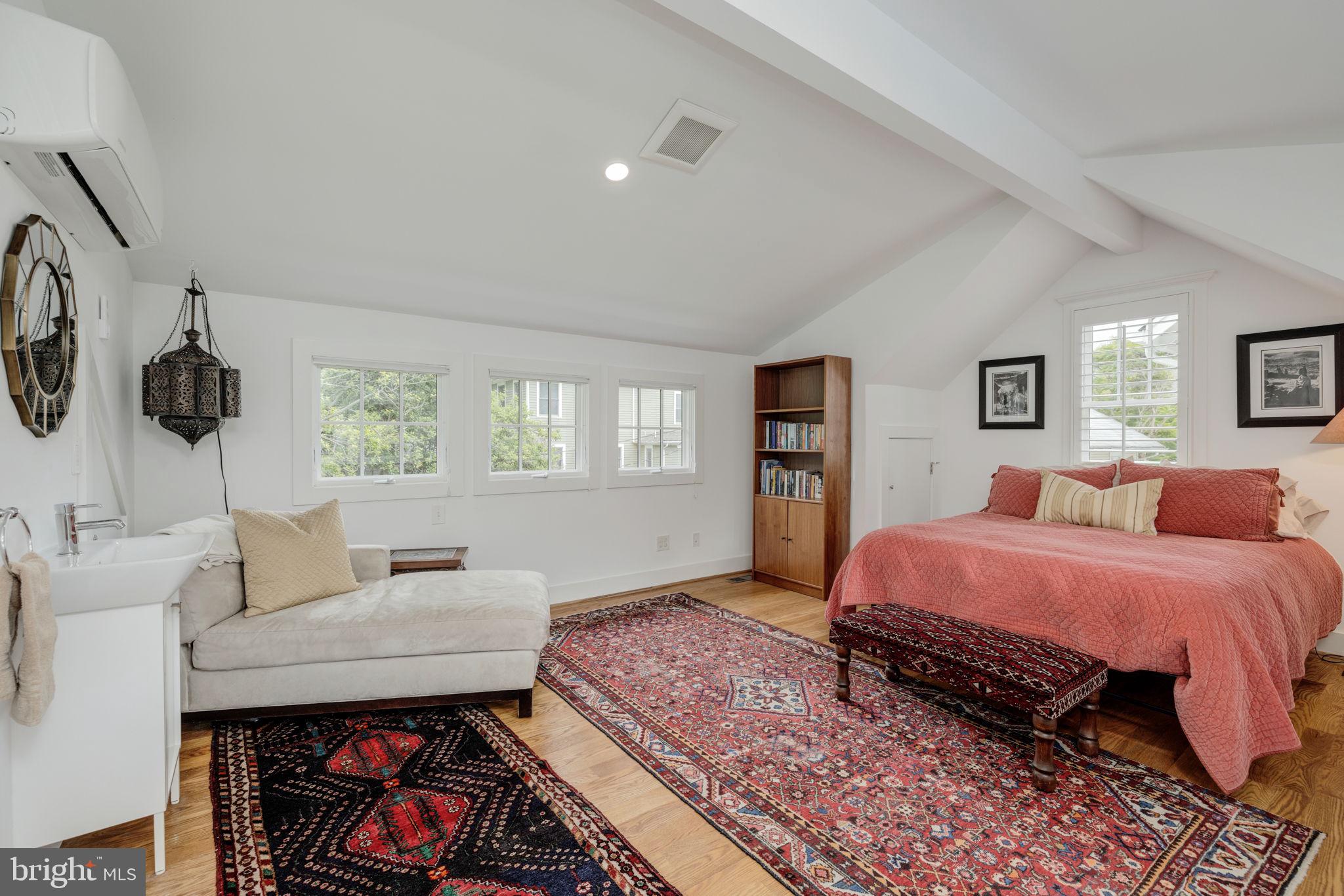 LYON VILLAGE - Residential