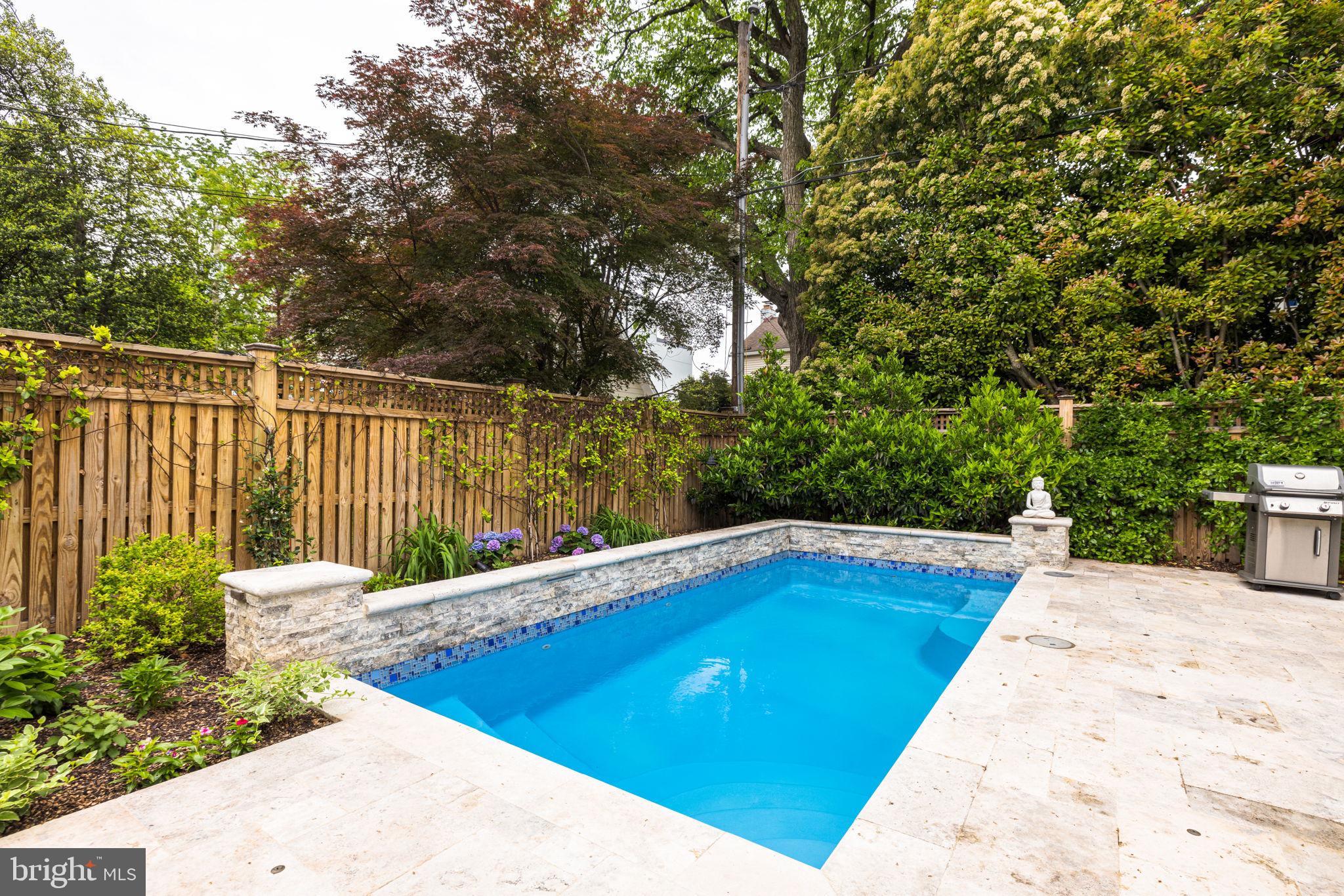 LYON VILLAGE - Residential