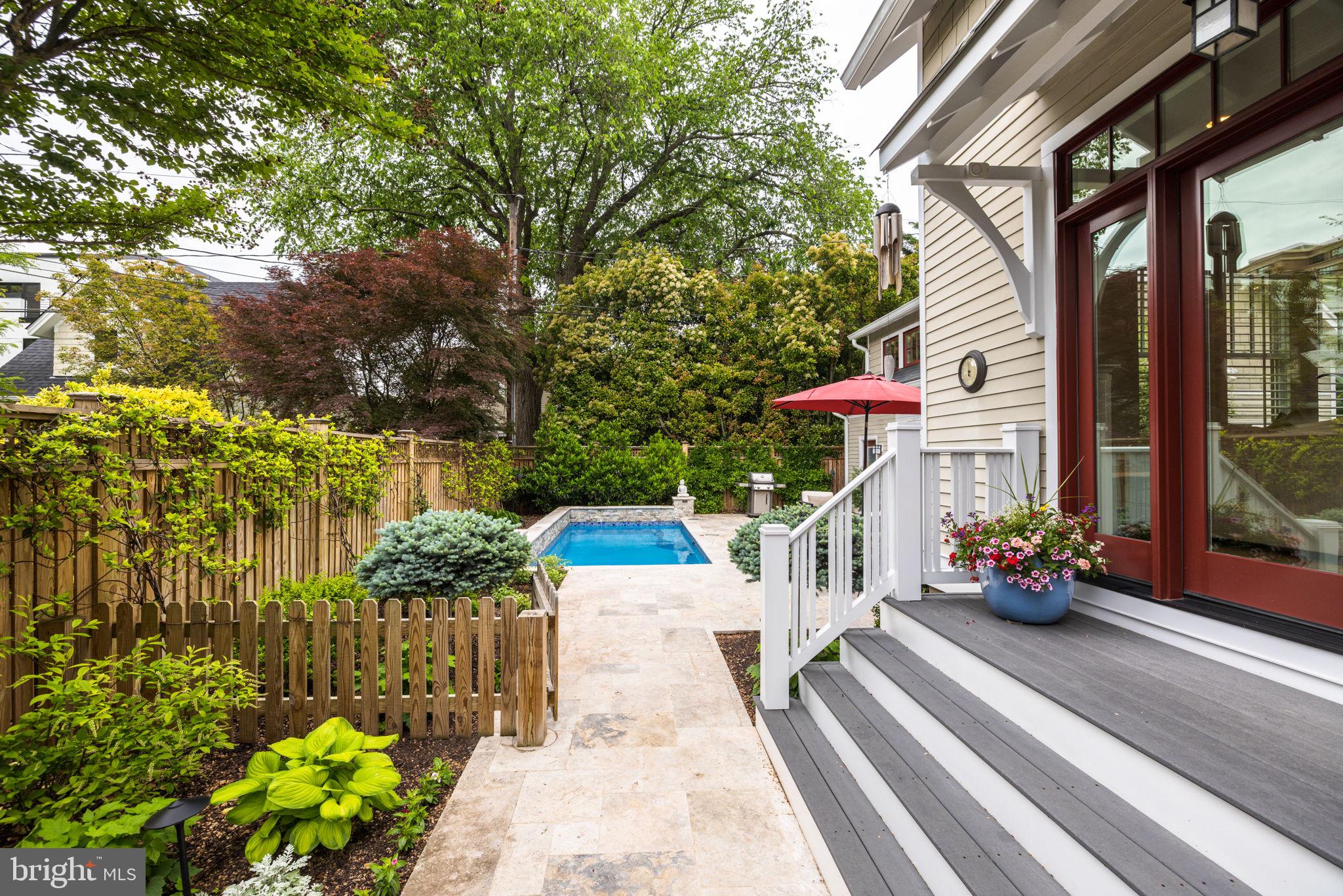 LYON VILLAGE - Residential