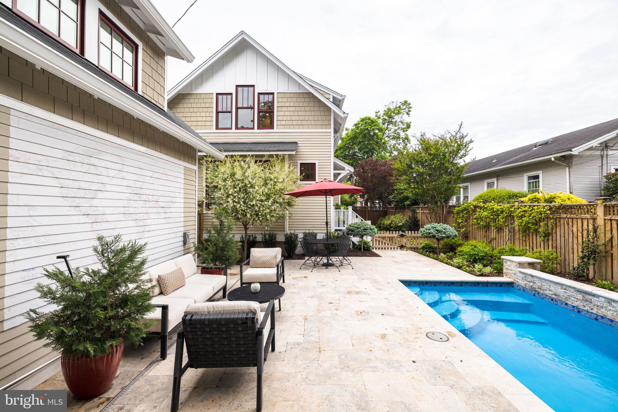 LYON VILLAGE - Residential