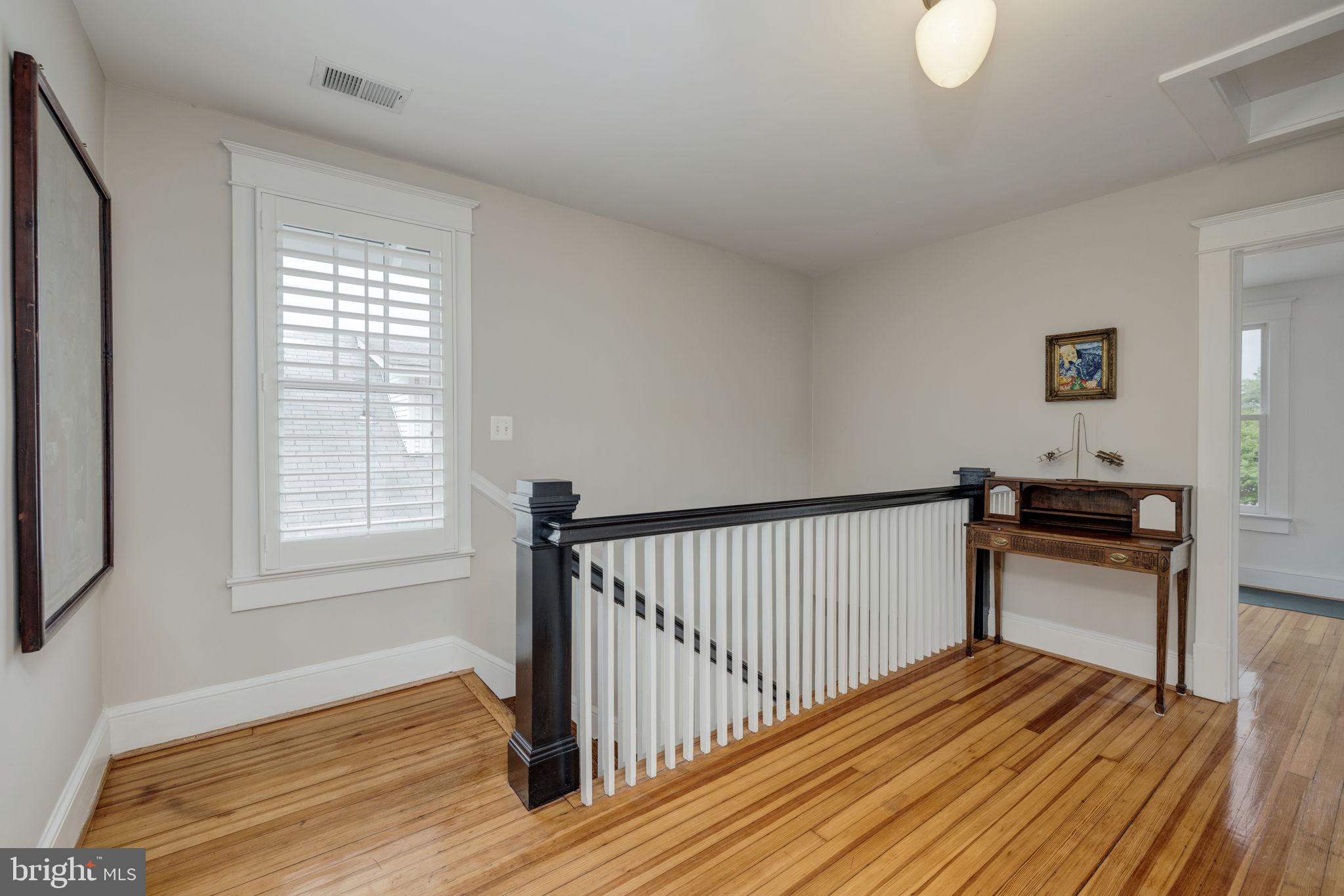 LYON VILLAGE - Residential