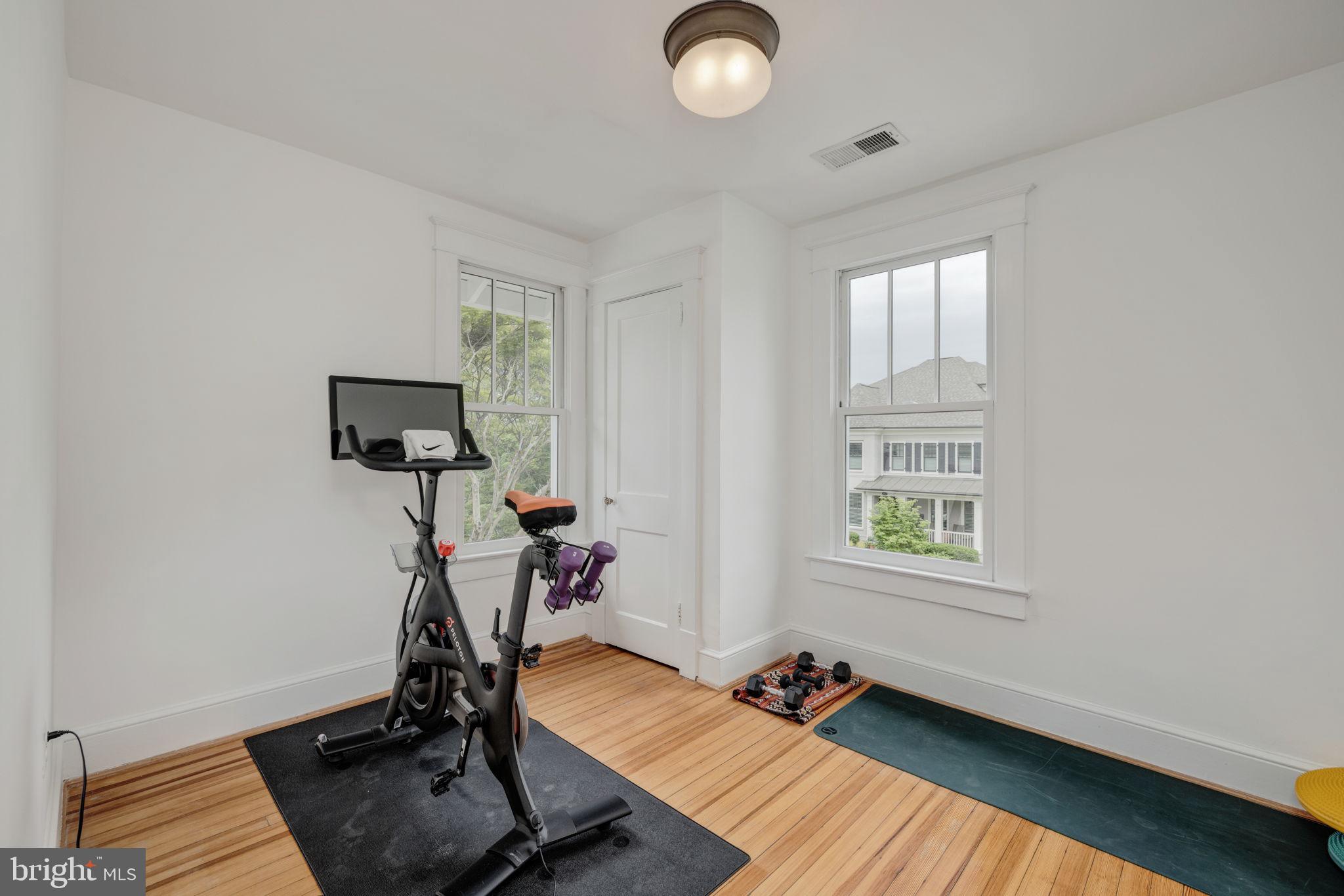 LYON VILLAGE - Residential