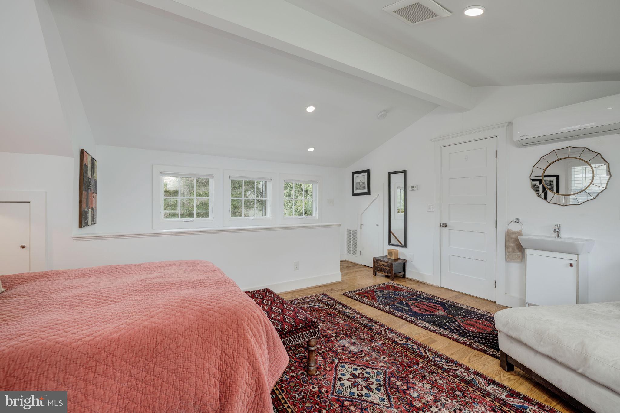 LYON VILLAGE - Residential