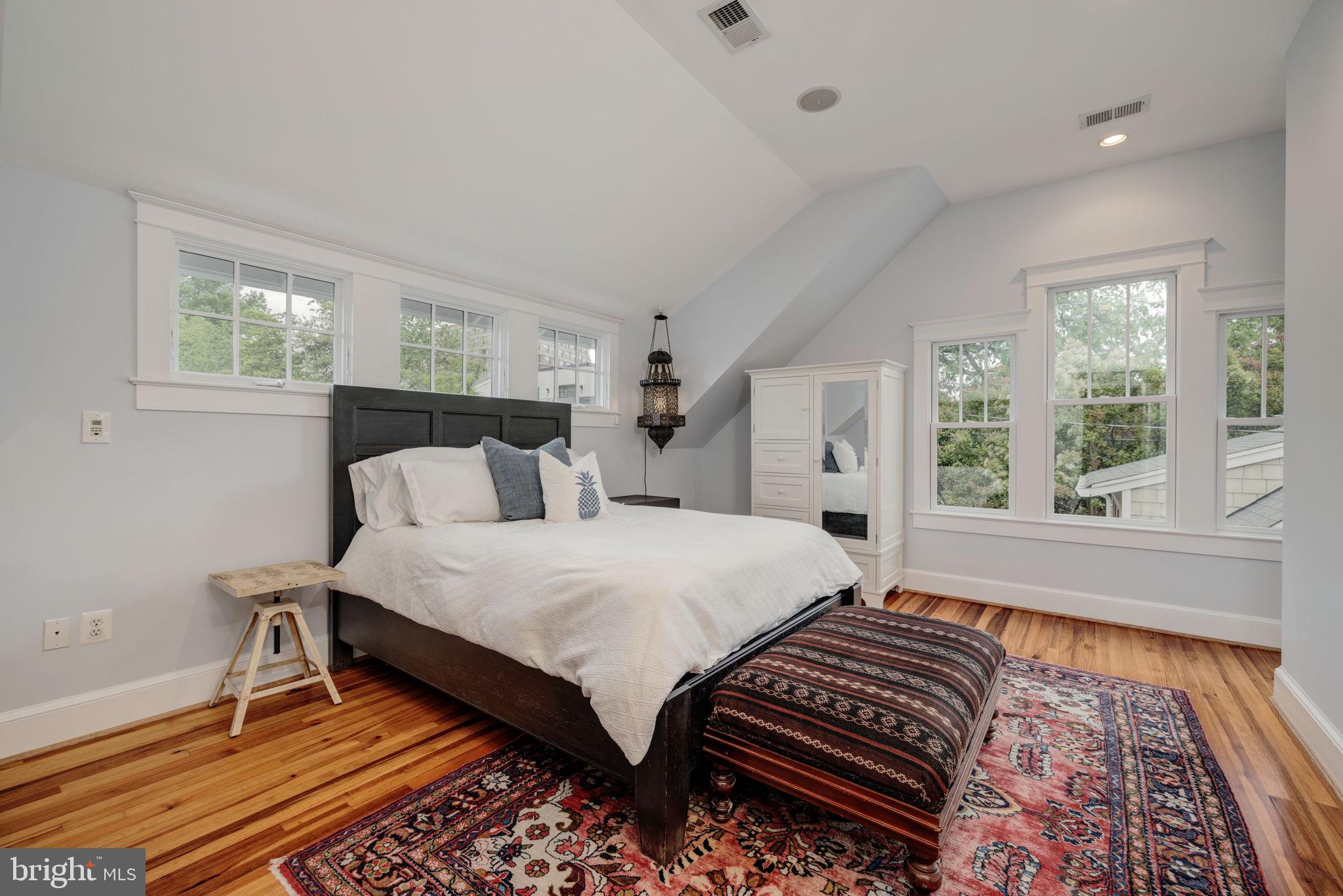 LYON VILLAGE - Residential