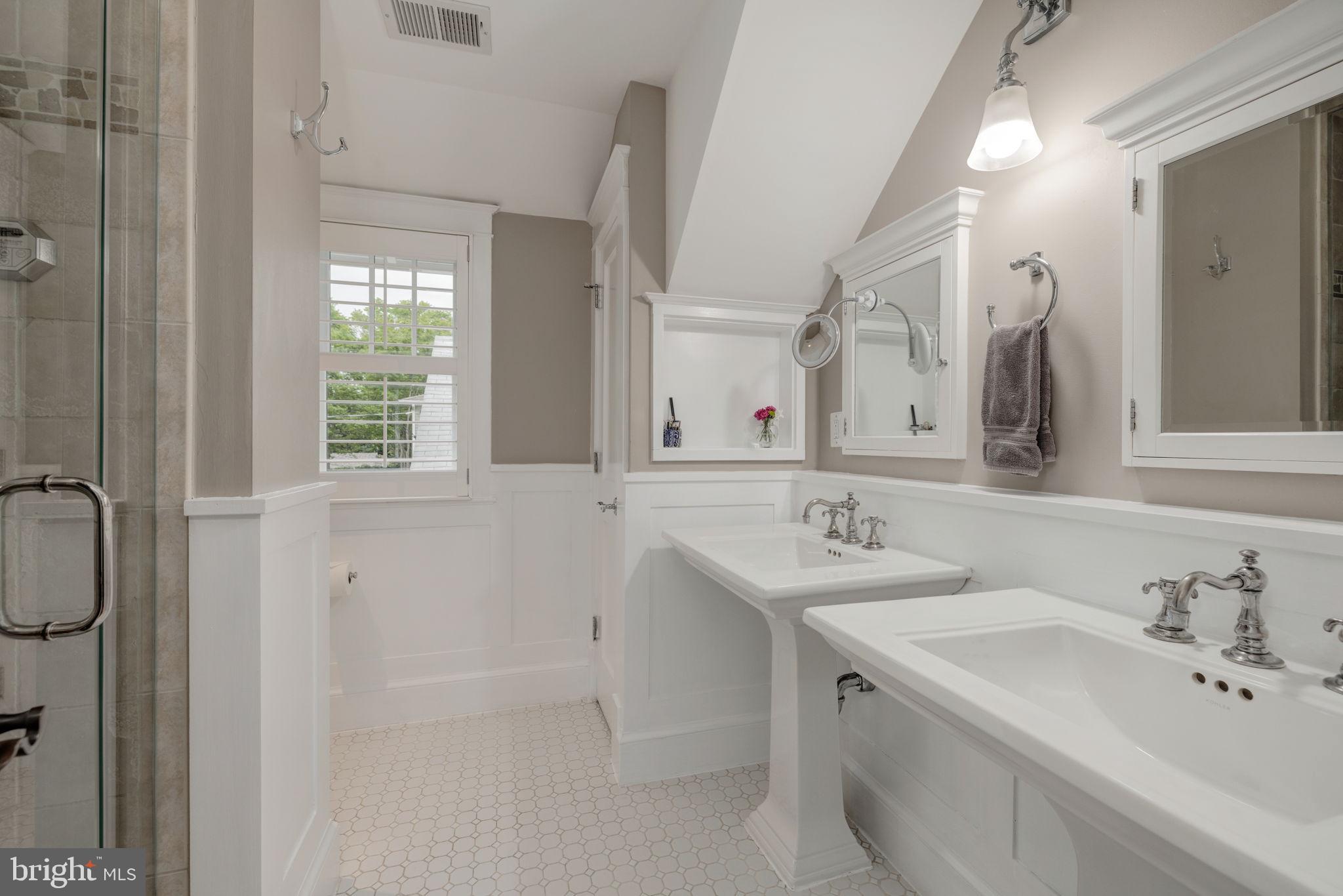 LYON VILLAGE - Residential