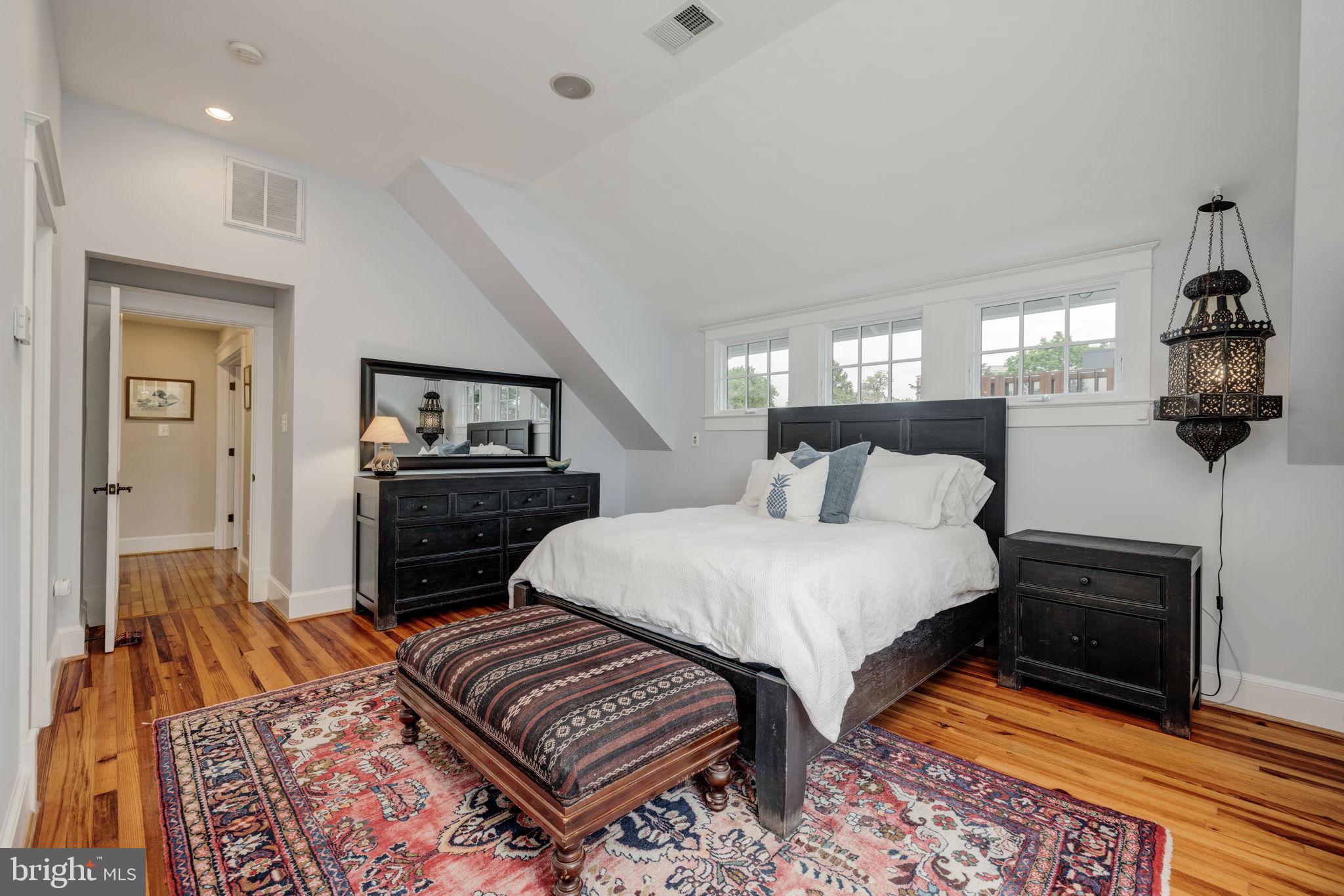 LYON VILLAGE - Residential