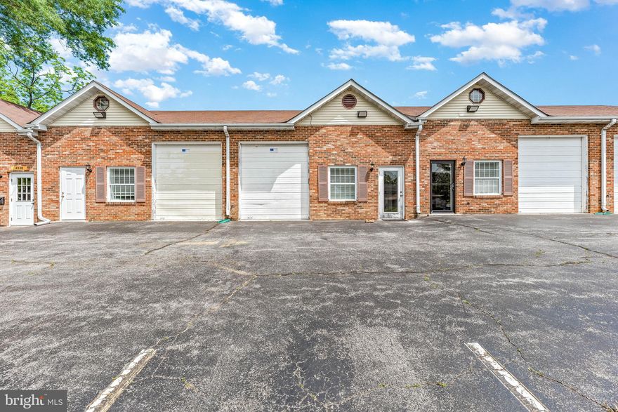 MULTI-USE Commercial space perfect for many types of businesses. Large, open space with convenient garage door access that can be modified to fit any business' needs. Unit is currently configured as office space and is contiguous with several other units. 5 Units total can be used together or separately.  Units can be converted back to warehouse/flex depending on lease terms. The large, paved parking lot affords all tenants and their clients sufficient space to park. This could be exactly what you are looking for to take your business to the next level...don't miss this opportunity. Call for an appointment today to take a tour.