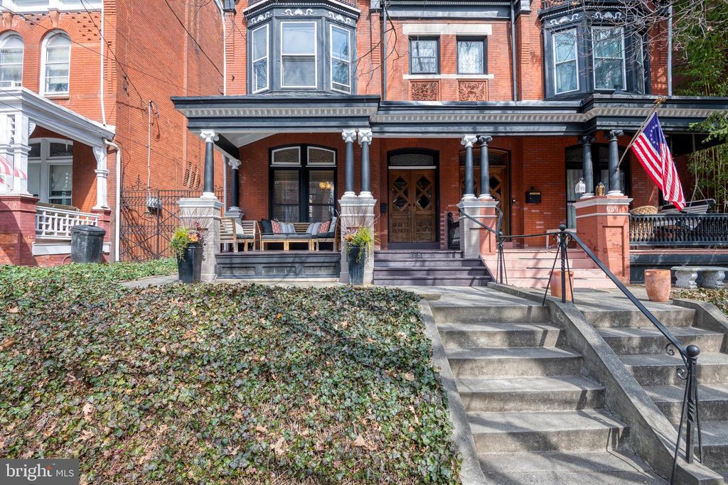 Photo of 661 W CHESTNUT ST, LANCASTER, PA 17603 (MLS # PALA2032522)