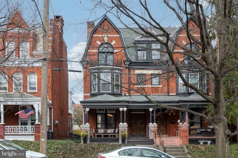 Photo of 661 W CHESTNUT ST, LANCASTER, PA 17603 (MLS # PALA2032522)