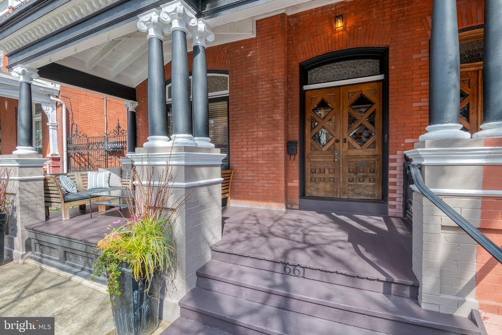 Photo of 661 W CHESTNUT ST, LANCASTER, PA 17603 (MLS # PALA2032522)