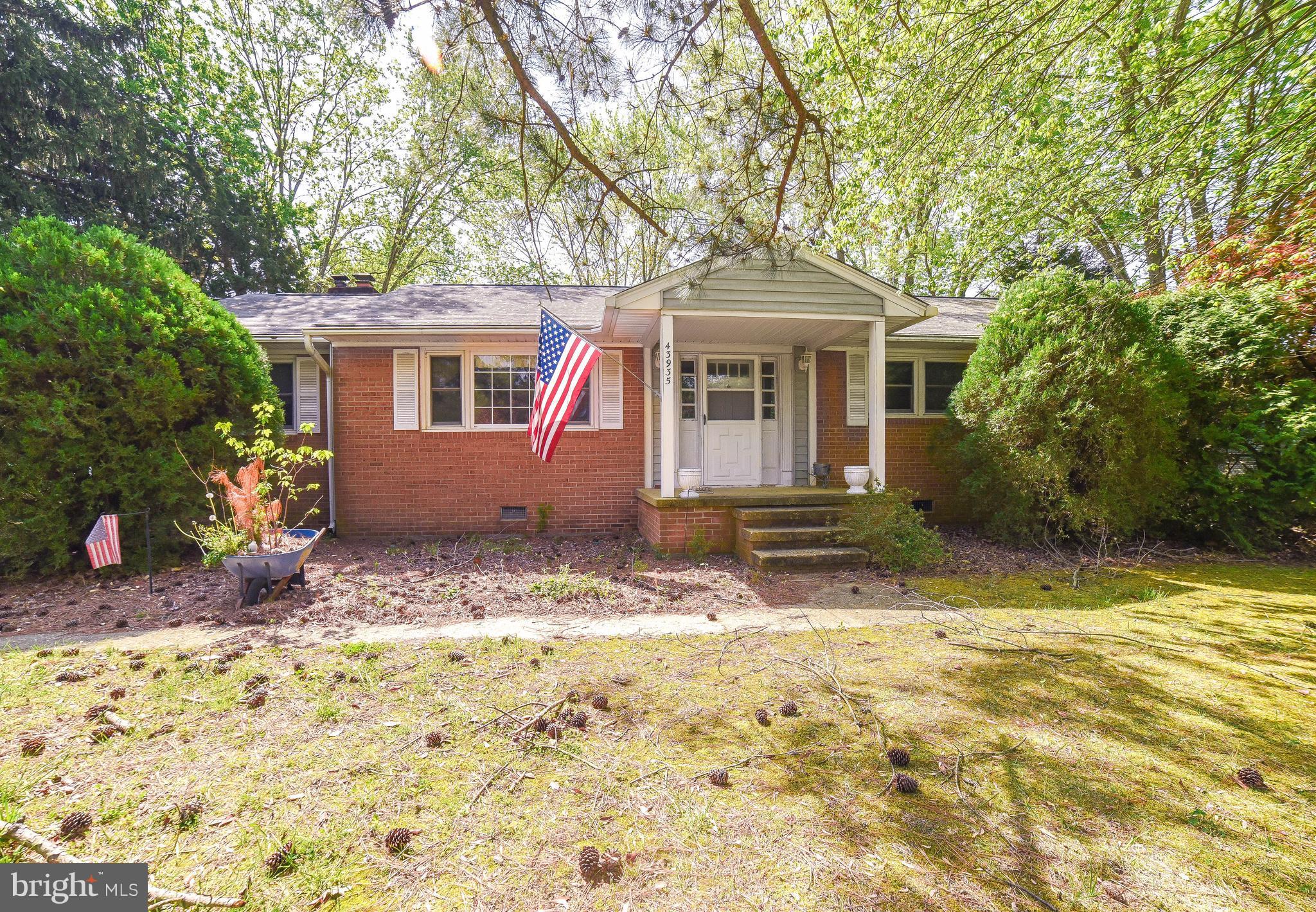 SPACIOUS RAMBLER IN NEED OF SOME UPDATING. LARGE KITCHEN WITH BREAKFAST BAR AND DINING AREA. FAMILY ROOM HAS BRICK FIREPLACE. NICE SIZE LAUNDRY ROOM WITH EXTERIOR DOOR; COULD ALSO BE A NICE MUD ROOM! HARDWOOD FLOORS UNDER CARPET! 3 GOOD SIZE BEDROOMS AND MASTER BATH HAS LARGE SHOWER. FENCED BACKYARD HAS PARTIAL DOG RUN/KENNEL, DETACHED 2+ CAR GAR W/INSULATION/WOOD STOVE, SHED & 2ND STG STRUCTURE.