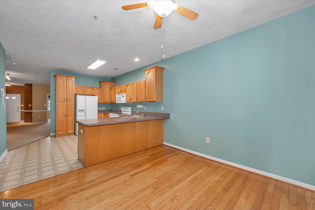 SUMMERLAND MANOR - Residential