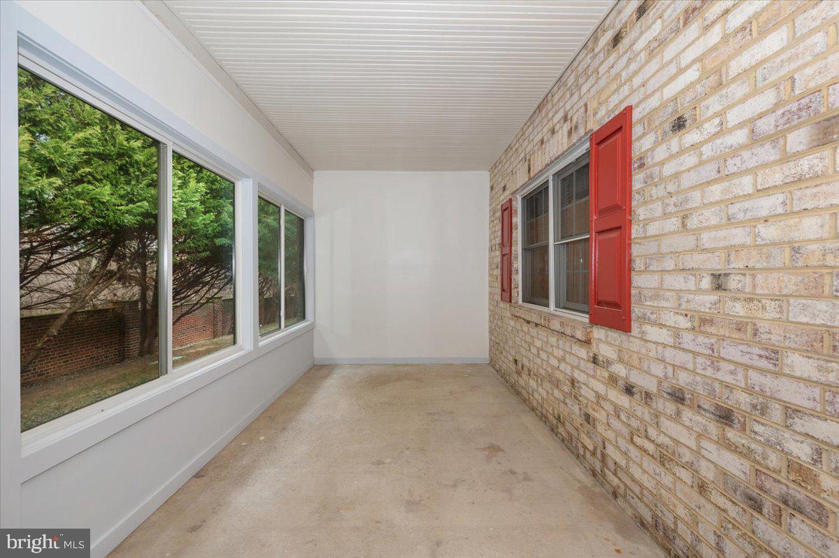 SUMMERLAND MANOR - Residential