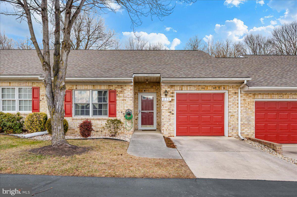 SUMMERLAND MANOR - Residential