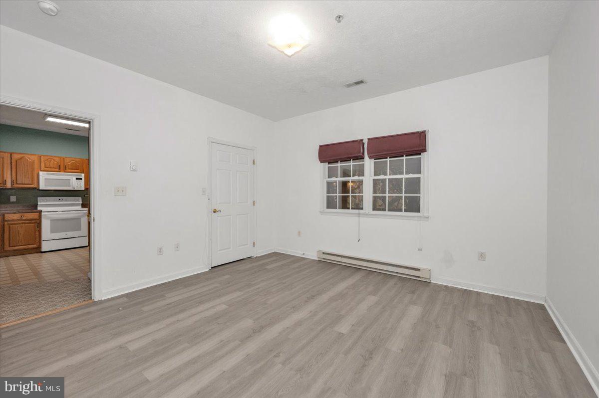 SUMMERLAND MANOR - Residential