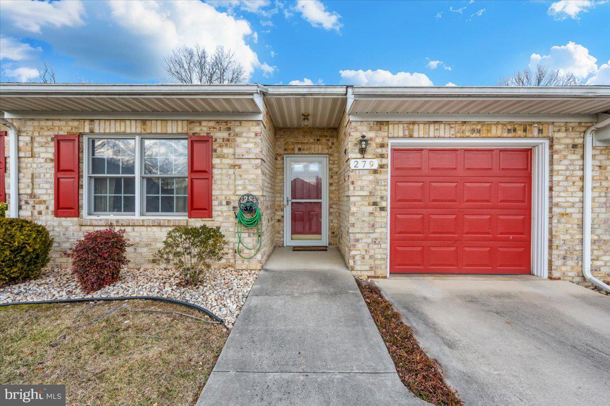 SUMMERLAND MANOR - Residential