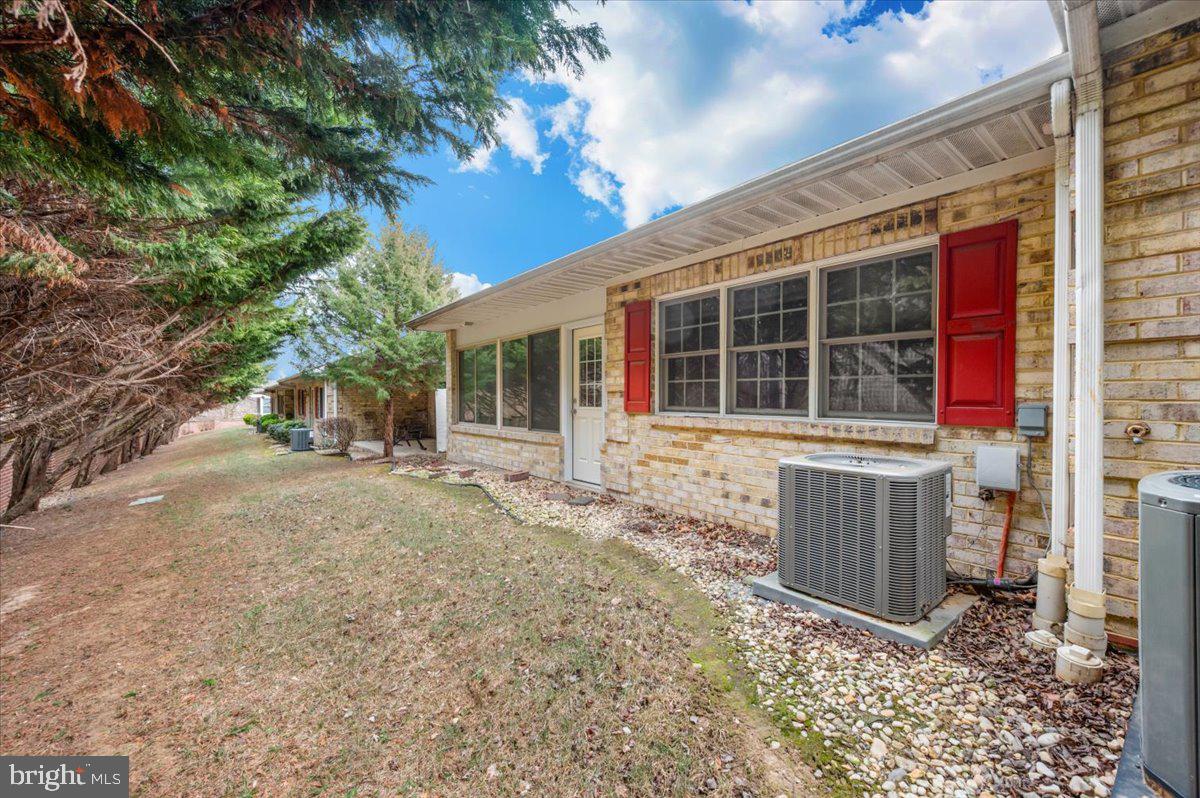 SUMMERLAND MANOR - Residential