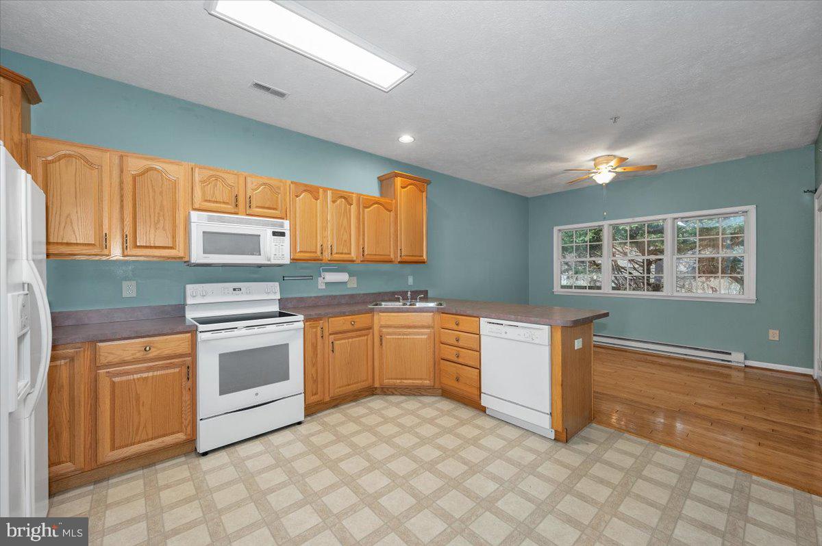 SUMMERLAND MANOR - Residential