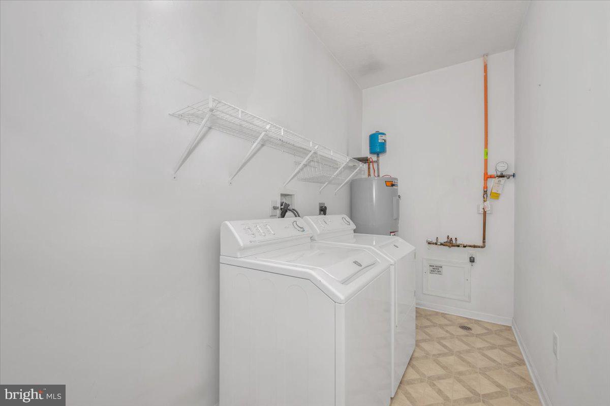 SUMMERLAND MANOR - Residential