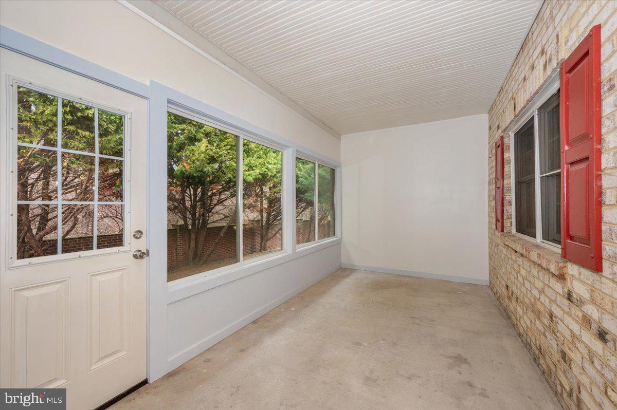 SUMMERLAND MANOR - Residential