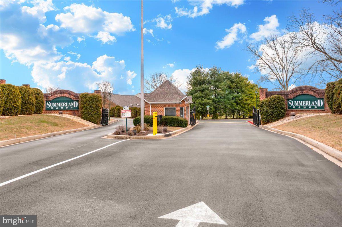 SUMMERLAND MANOR - Residential