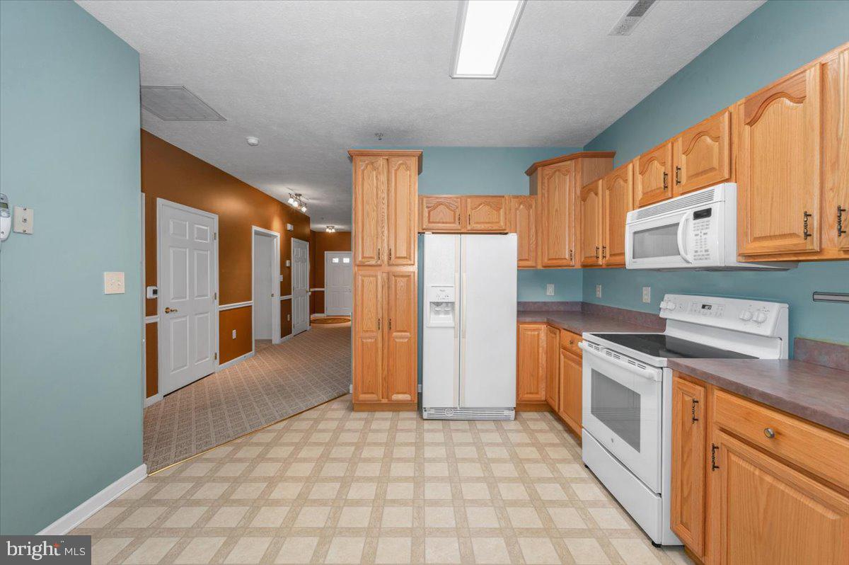 SUMMERLAND MANOR - Residential