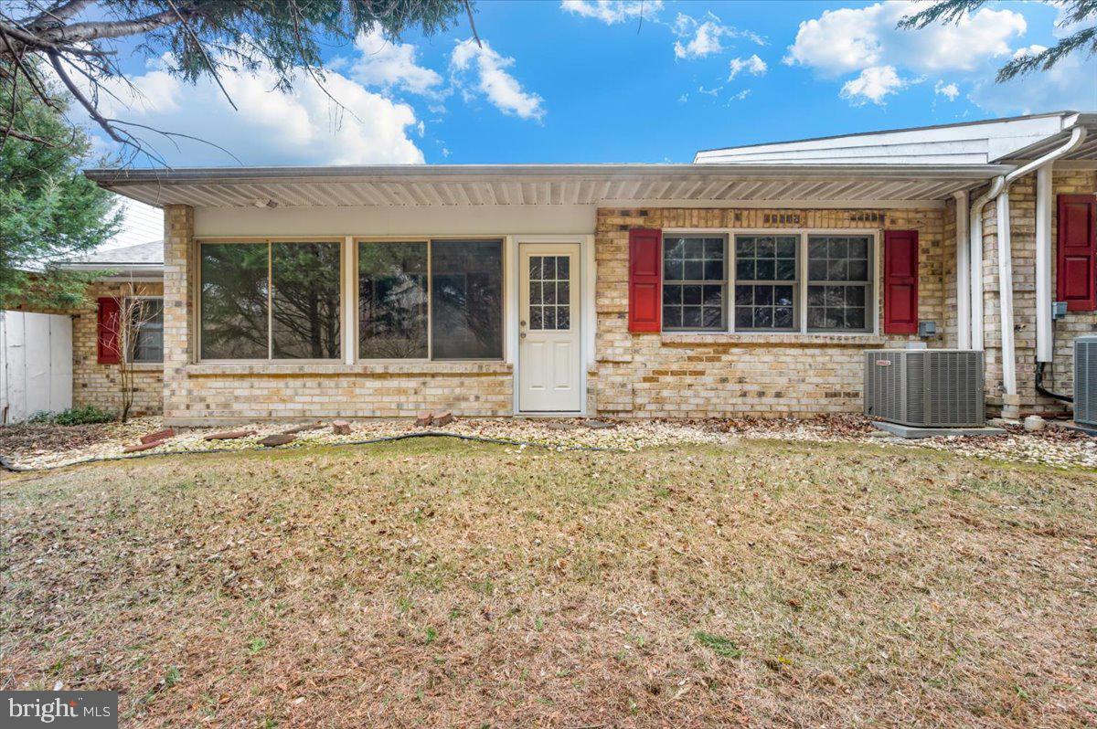 SUMMERLAND MANOR - Residential