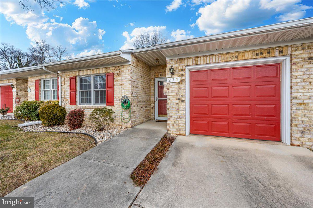 SUMMERLAND MANOR - Residential