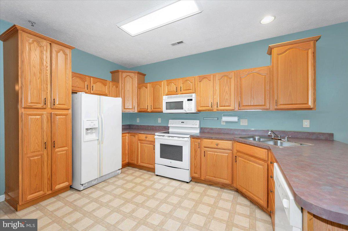 SUMMERLAND MANOR - Residential