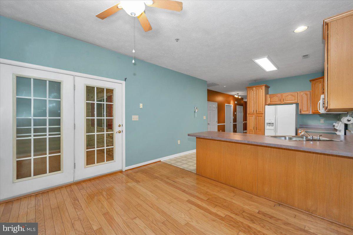 SUMMERLAND MANOR - Residential