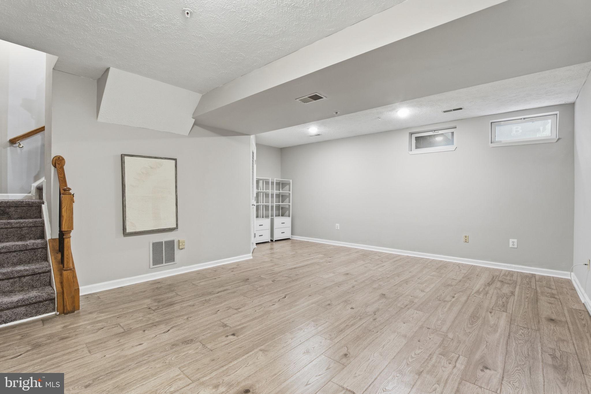 HUNTERS RUN VILLAGE - Residential