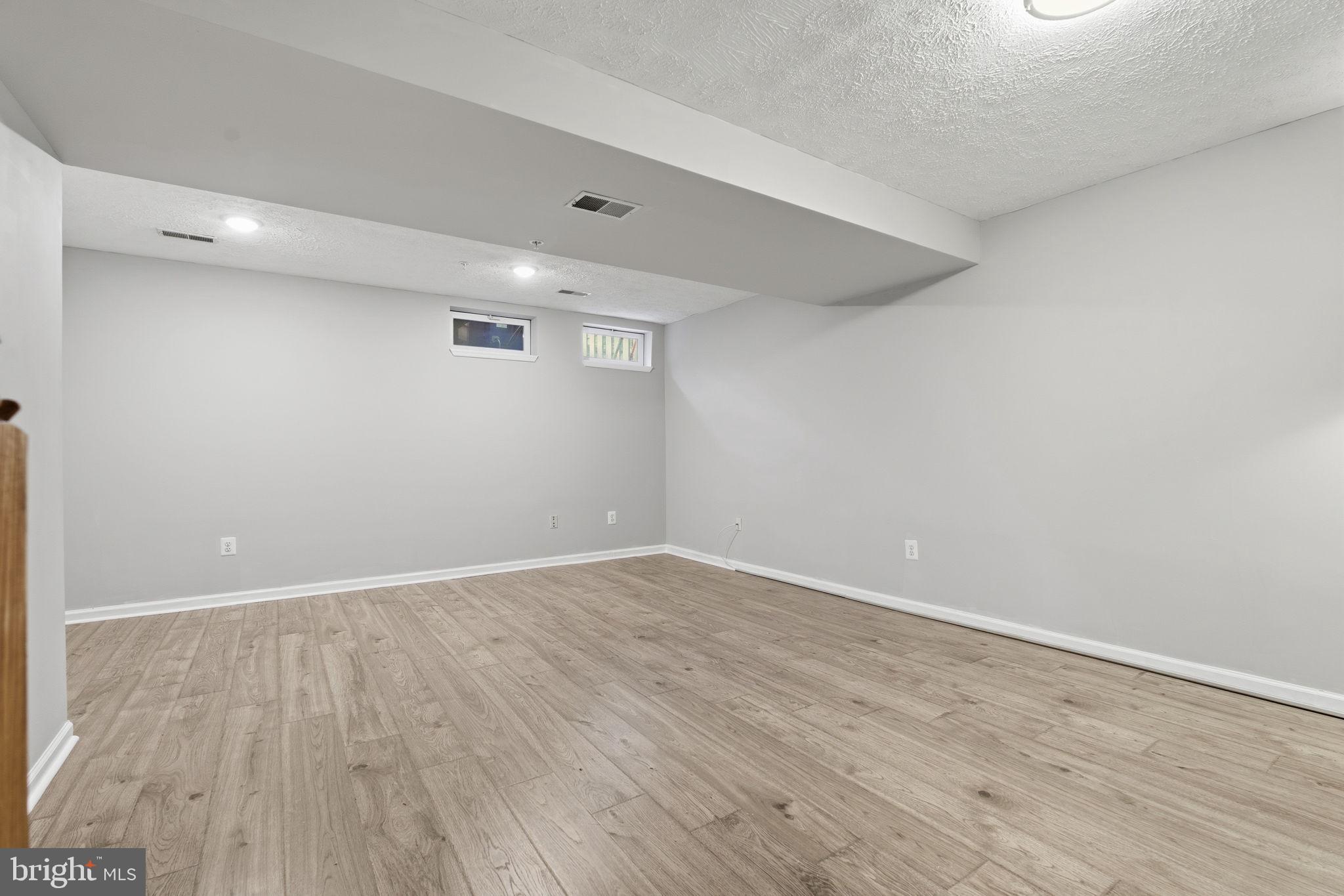 HUNTERS RUN VILLAGE - Residential