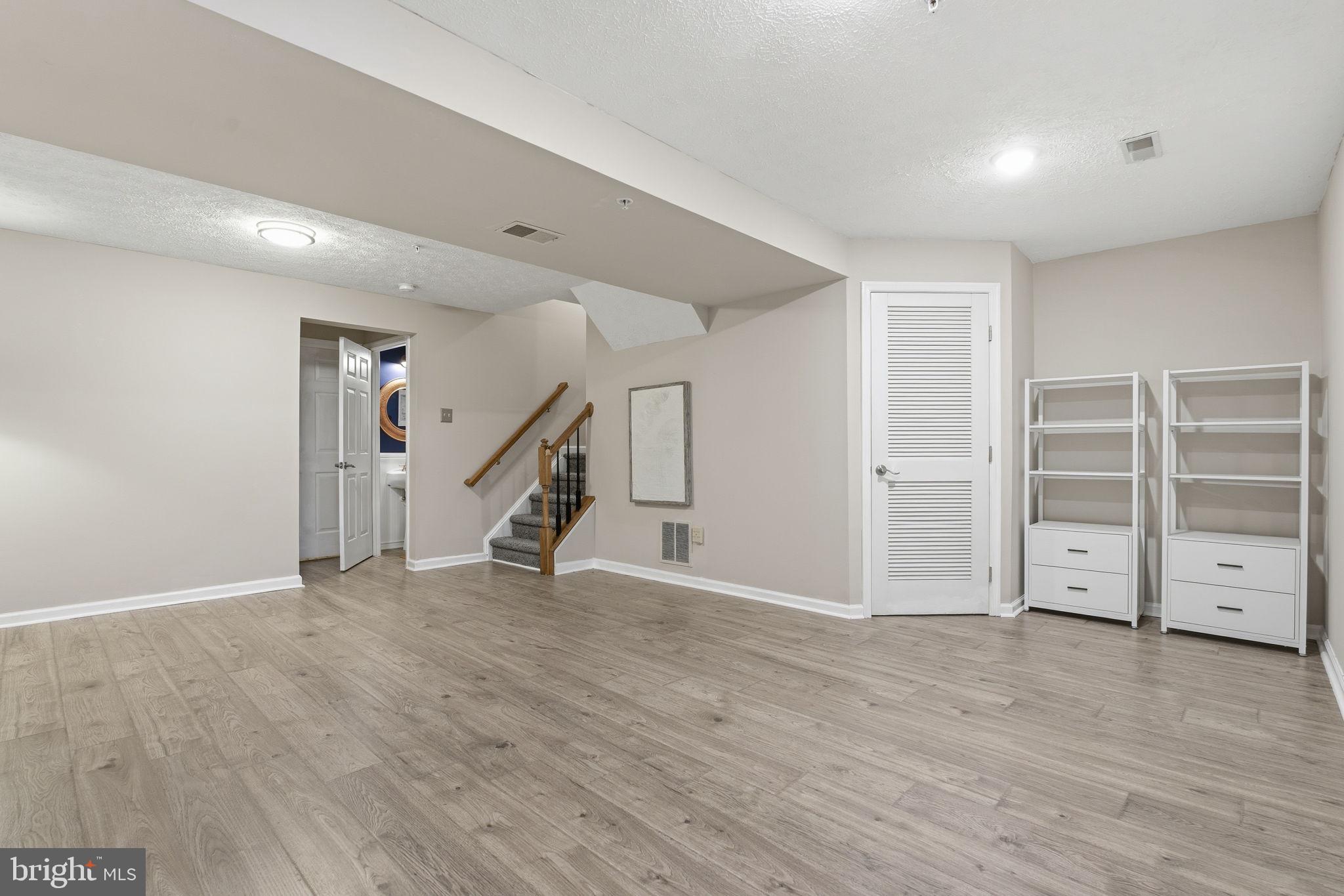 HUNTERS RUN VILLAGE - Residential