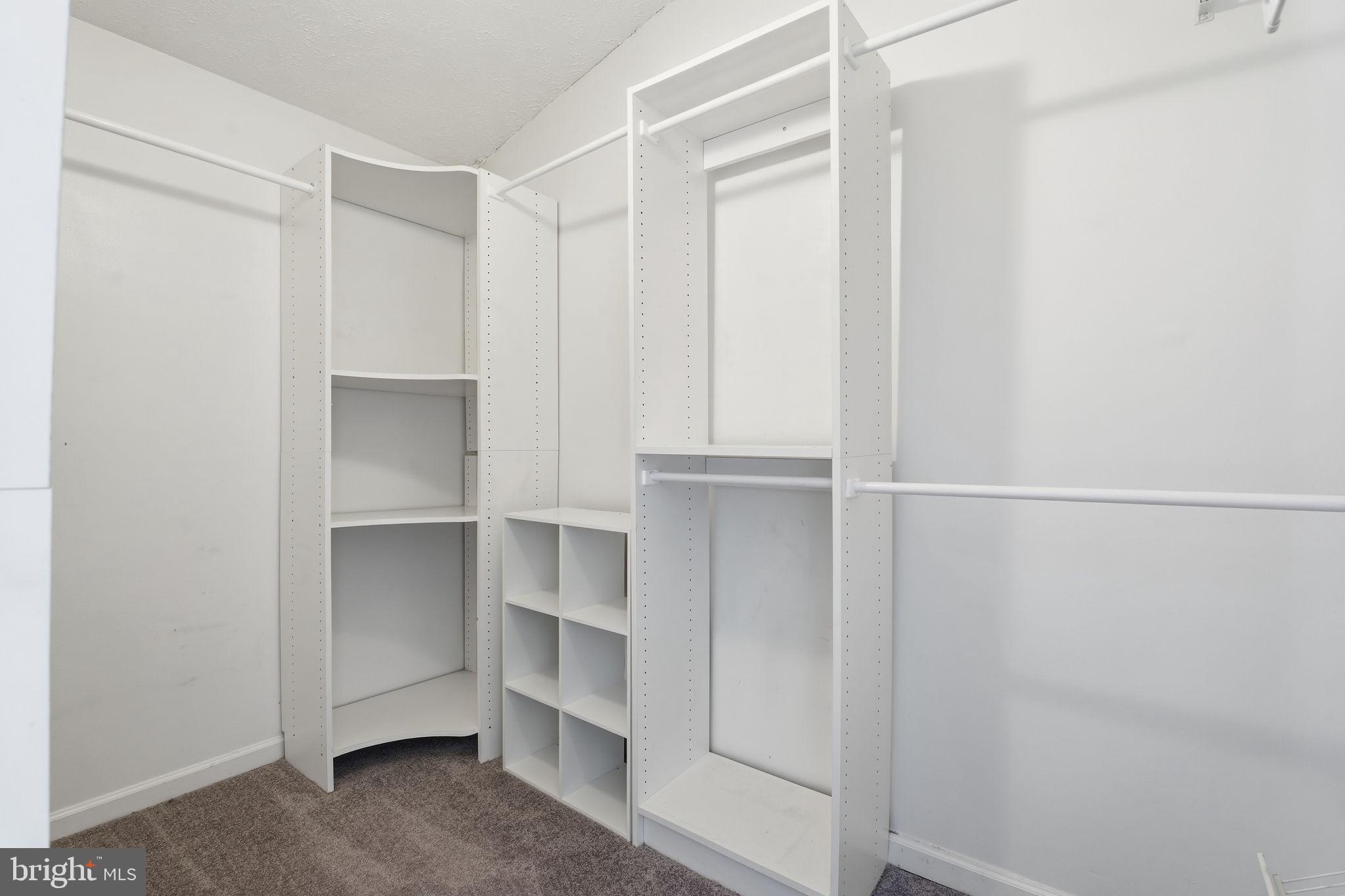 HUNTERS RUN VILLAGE - Residential