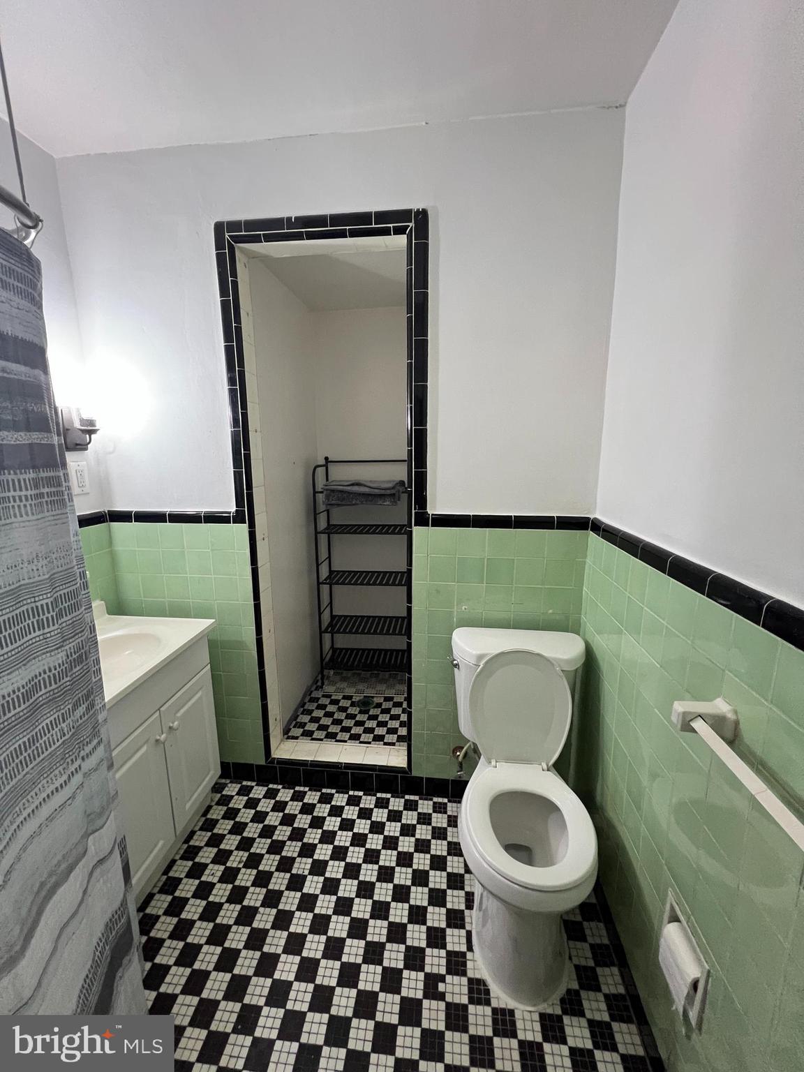 OXFORD CIRCLE - Residential