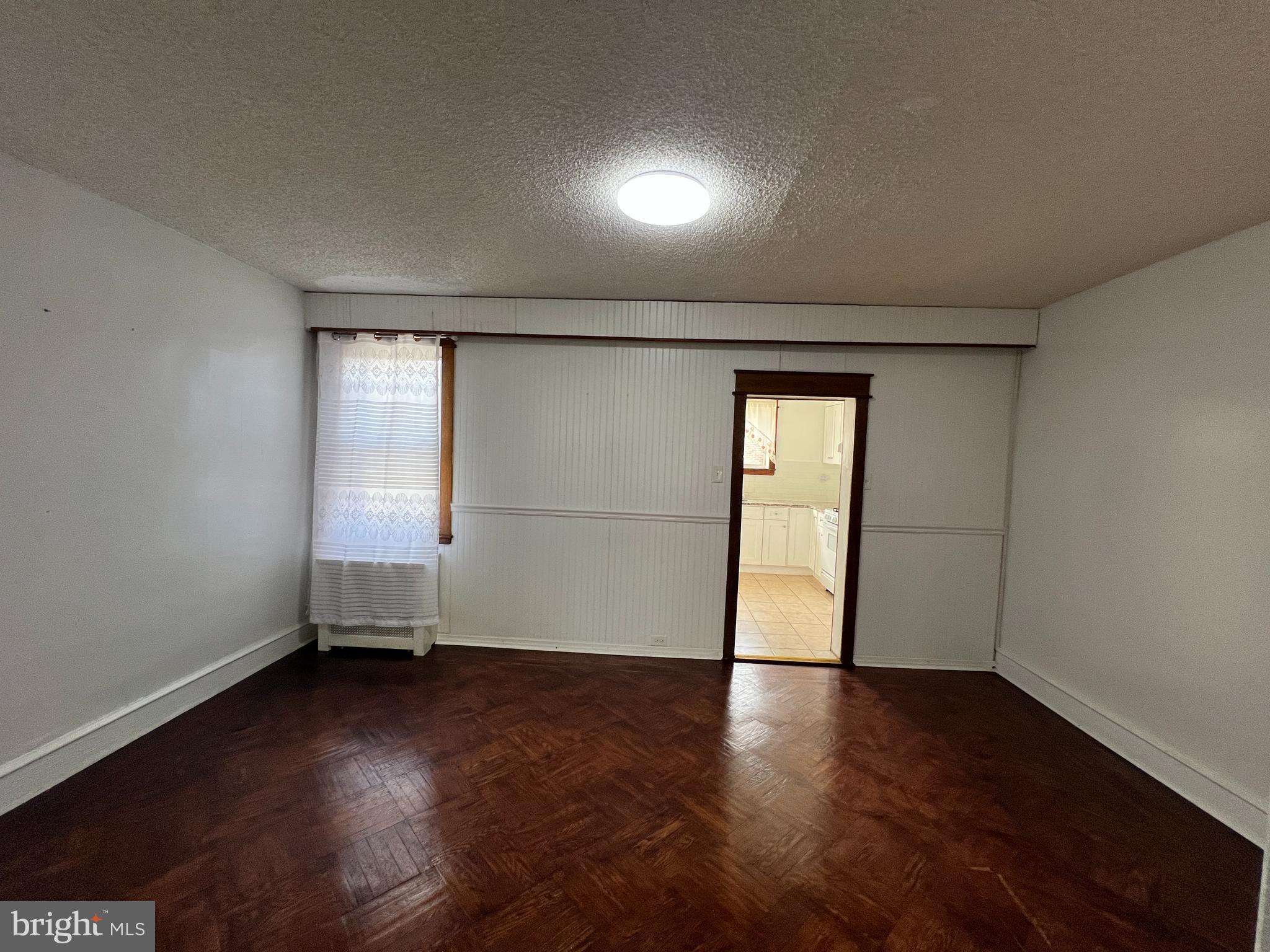 OXFORD CIRCLE - Residential